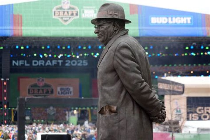 
Alexander Wyatt Campbell Height, Weight, Net Worth, Age, Birthday, Wikipedia, Who, Nationality, Biography 