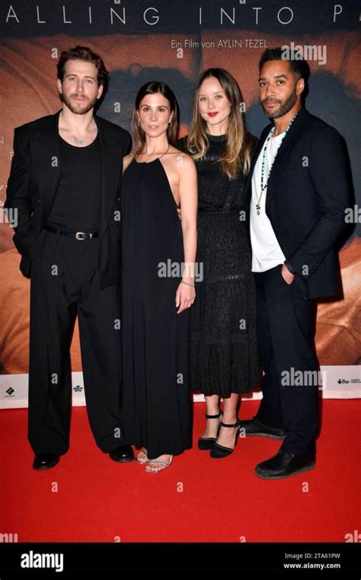 Alexandra Dowling Bio (Wiki) 