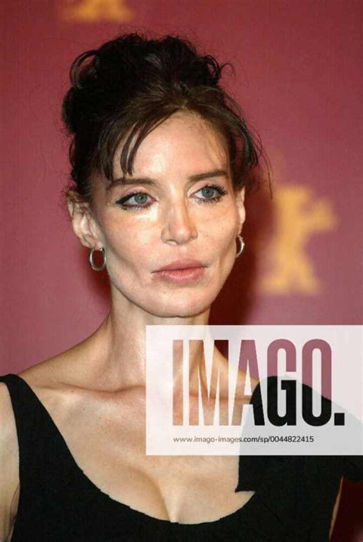 Anna Thomson Bio (Wiki) 