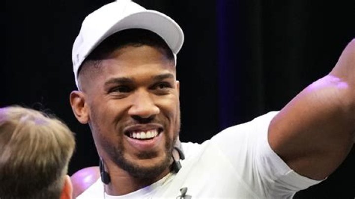 Anthony Joshua has no girlfriend! He talks about what he wants in his romantic partner!