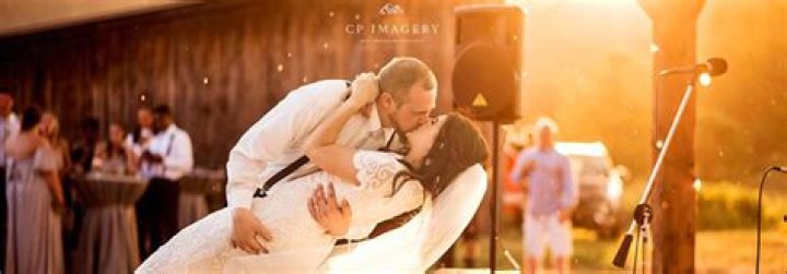 Are the Barnwood Builders married?