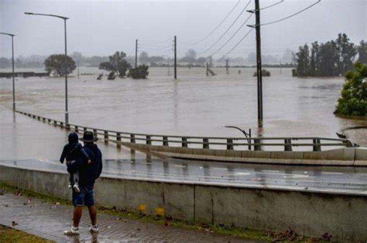 
Australia’s east coast sees flash floods, rescue ops underway 