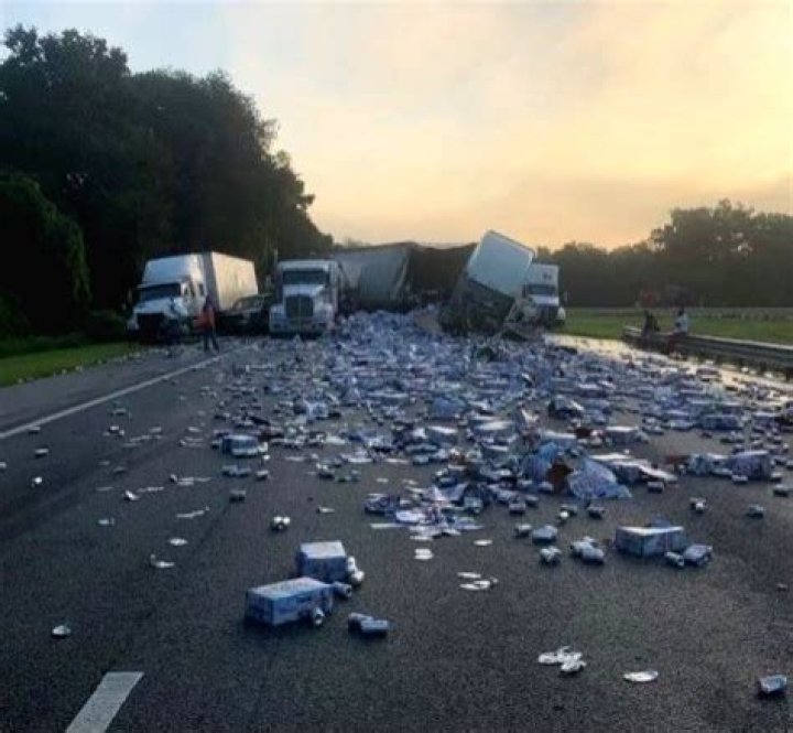 
Beer spill blocks Florida highway 