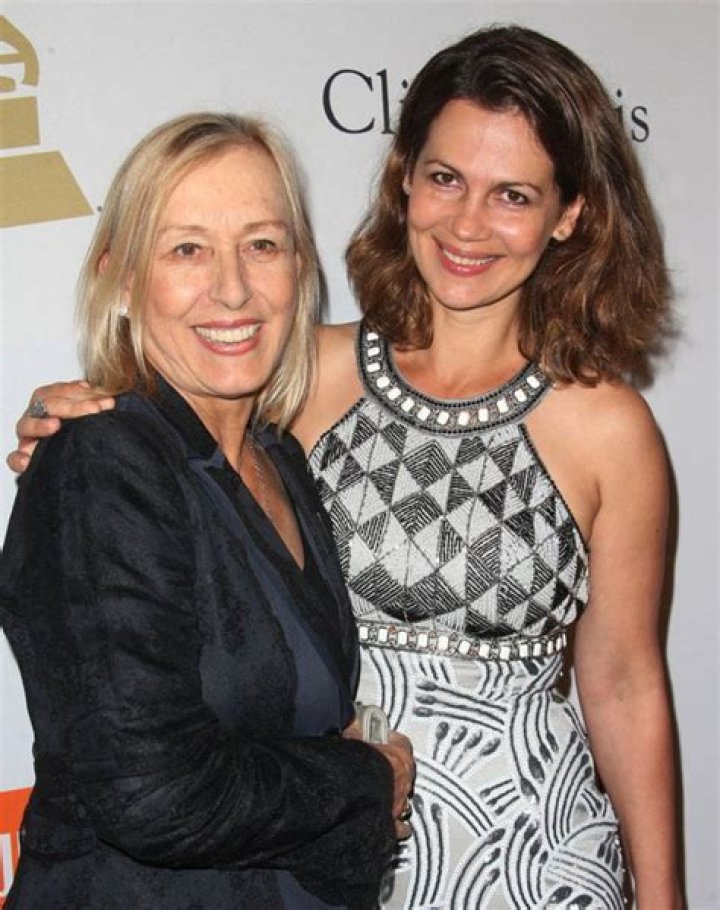 Beloved radio host, Rebecca Pratt, dies at age 55.