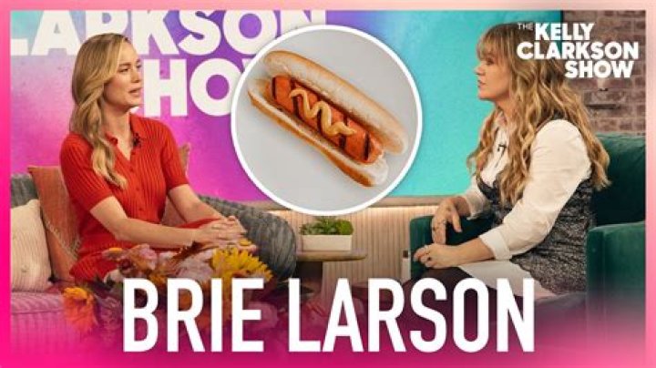 Brie Larson and Kelly Clarkson argue about whether a hot dog is a sandwich