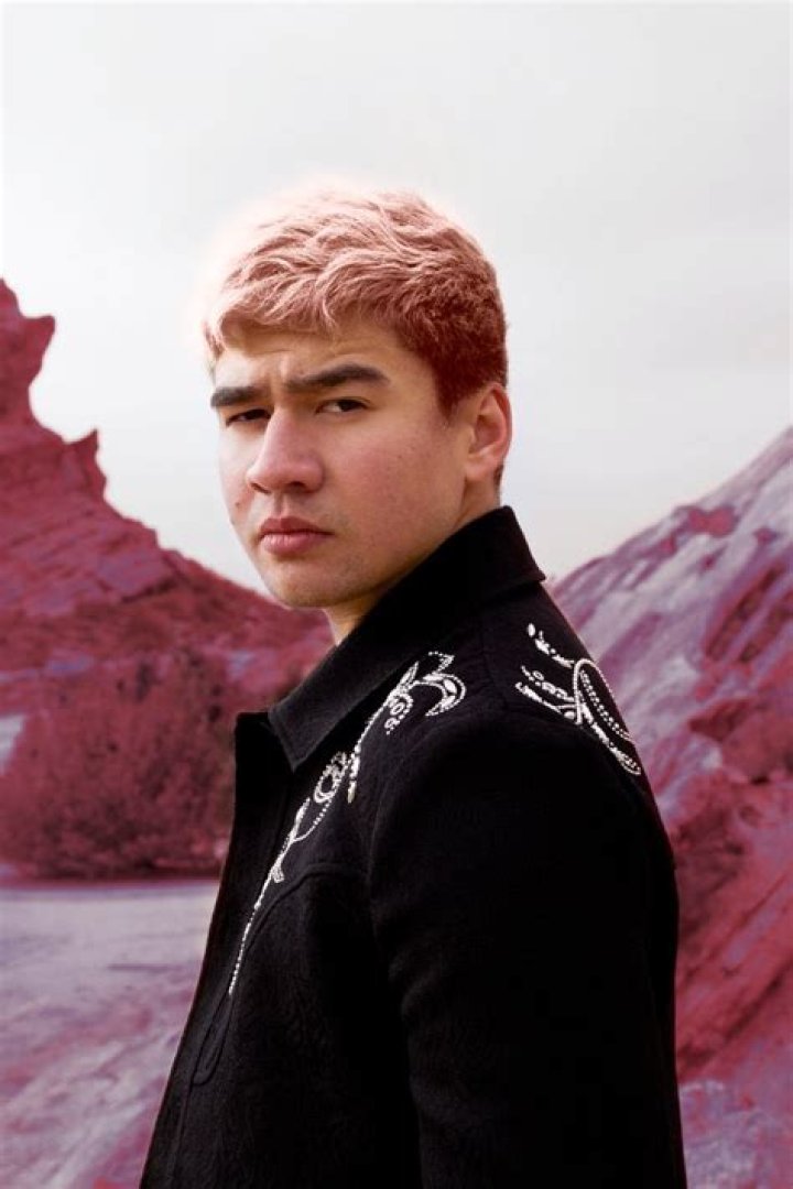 Calum Hood Bio (Wiki) 