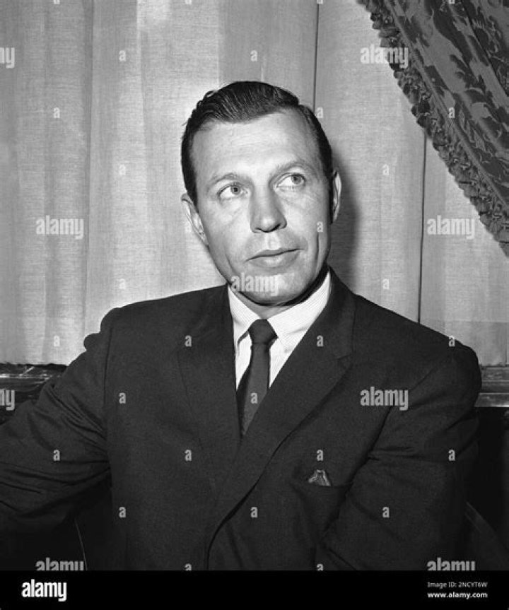 Carl Sanders - Trivia, Family, Bio