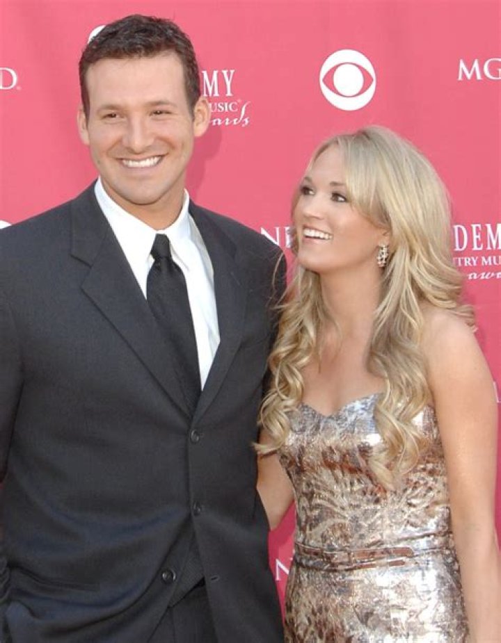 Carrie Underwood claims Tony Romo still calls her