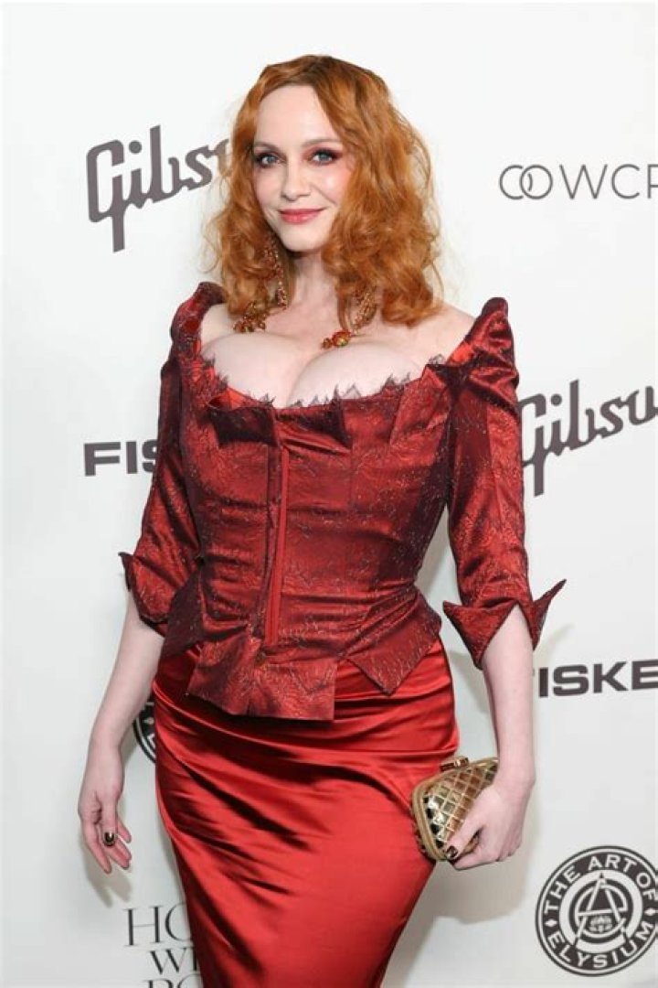 Christina Hendricks covers up her rack: better or worse?