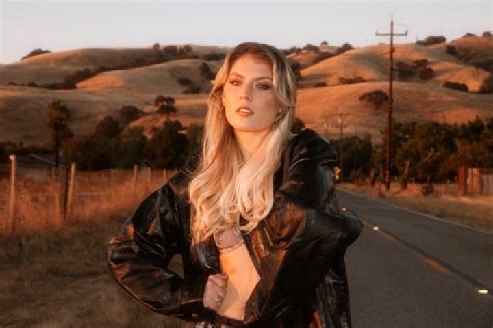 Dasha Mart - Age, Family, Bio