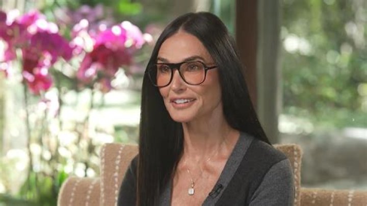 Demi Moore has a couch and rug in her bathroom and people are intrigued