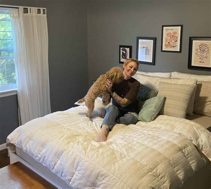 DM: King Charles & Camilla sleep in separate bedrooms, as do Will & Kate