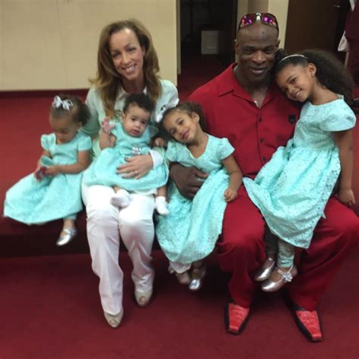 faithhousley - Age, Family, Bio