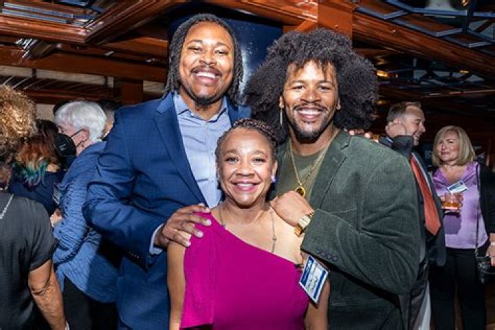 
Former City Commissioner Philadelphia Al Schmidt’s Wife, Family Children And Net Worth 