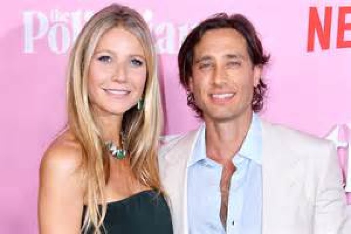 Gwyneth Paltrow & Brad Falchuk don’t live together, only do overnights 4 times a week