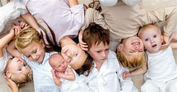 
Hilaria Baldwin Shares Sweet Photo of All 7 of Her Kids as Alec Says, ‘Who’s Luckier Than Us?’ 