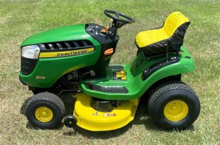 How many hours does a John Deere d110 last?