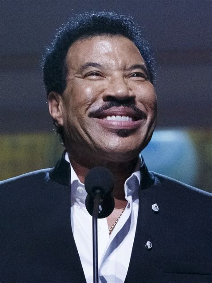 Is Lionel Richie Gay? Get More Updates About This American Singer!