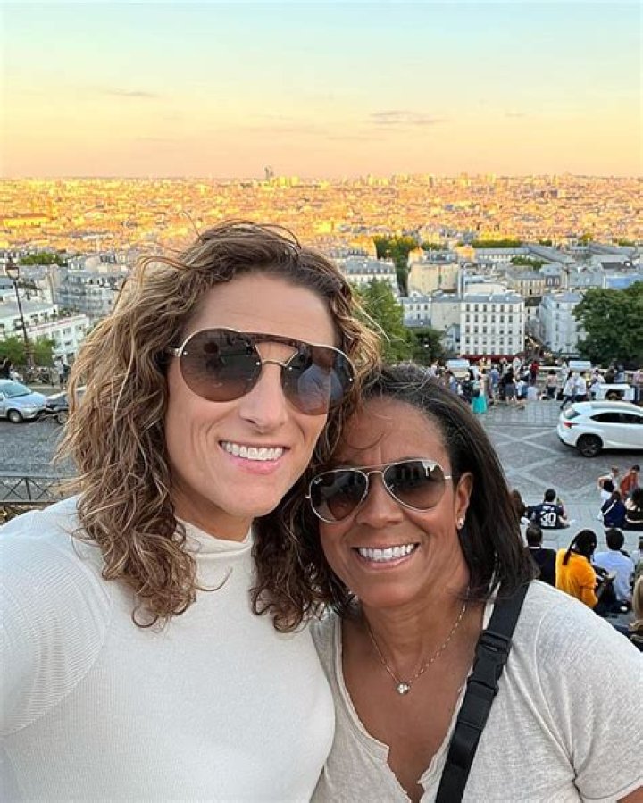 Is Lisa Salters a lesbian?