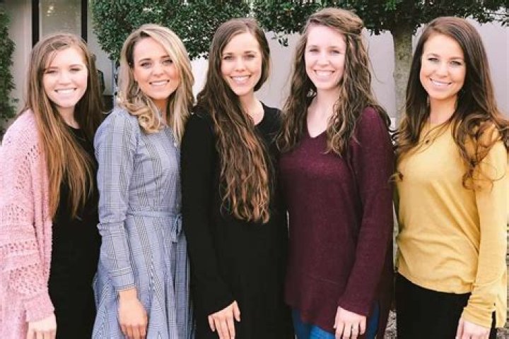 Jill Duggar Dillard cutting ties with her family members! Is she going against her religious family?