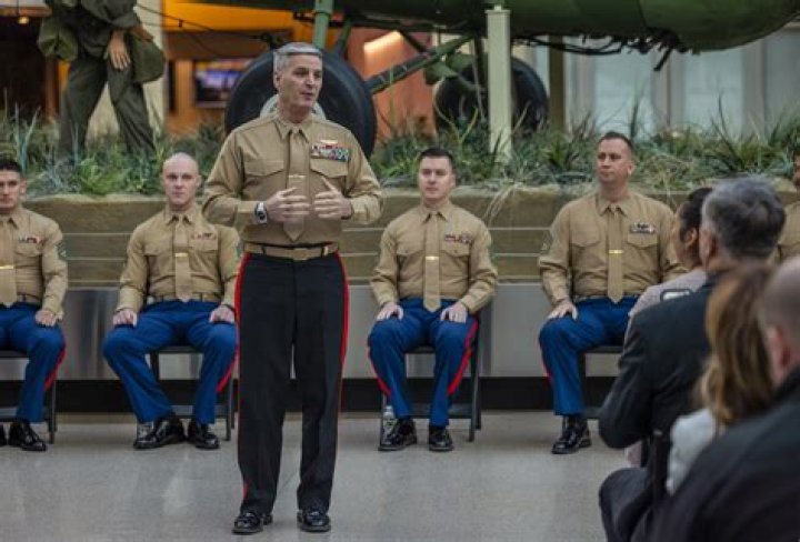 John Mahoney - Trivia, Family, Bio