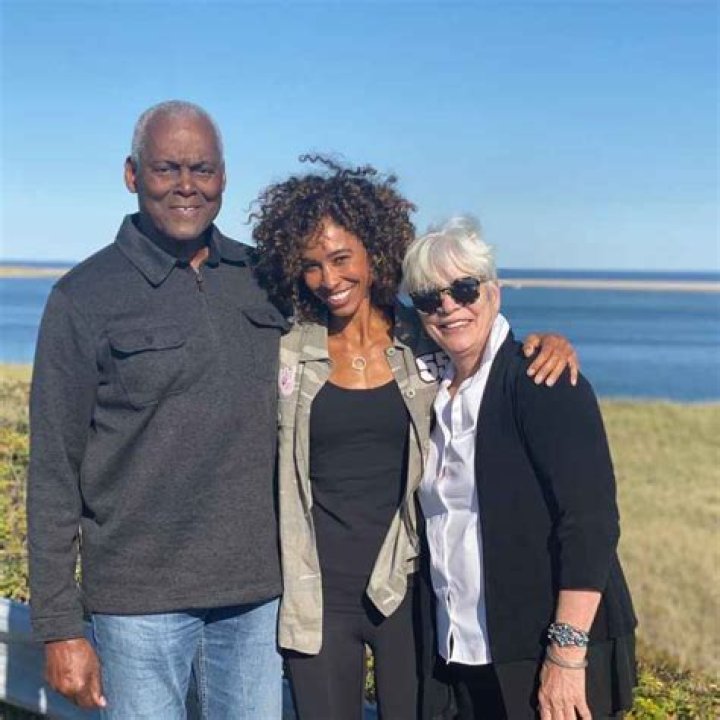 Jonathan Bailey parents: Gary Steele, Mona Steele