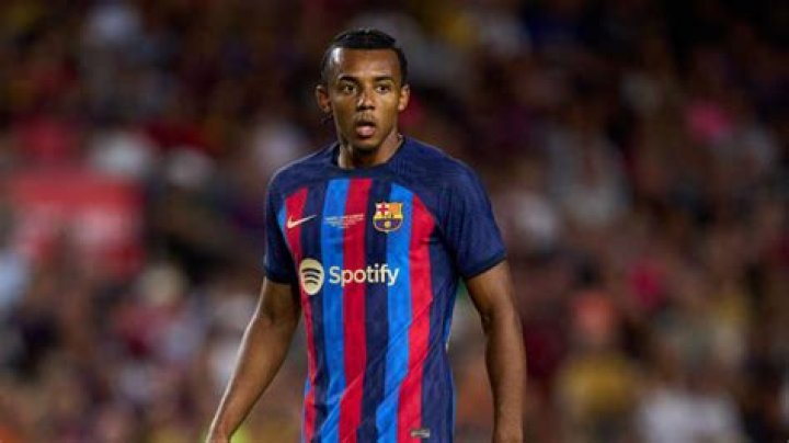 
Jules Kounde ‘Worried’ By Barcelona’s Registration Problems 