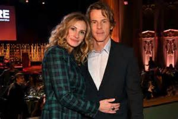
Julia Roberts and Danny Moder Relationship Status Timeline! 