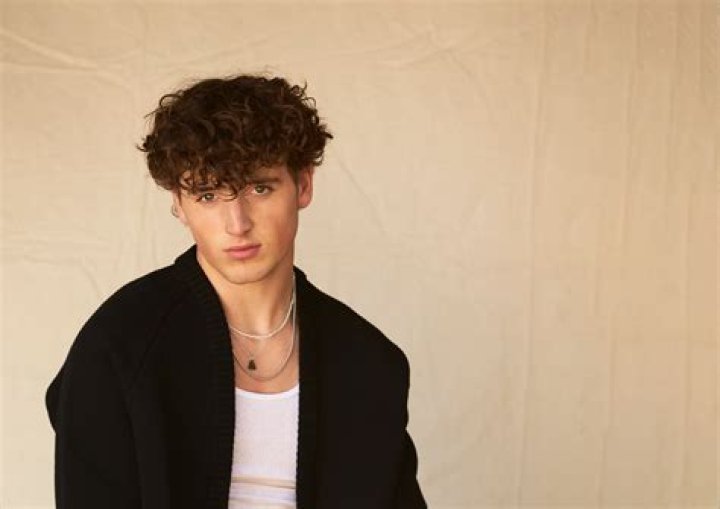 Julian Benson - Age, Family, Bio