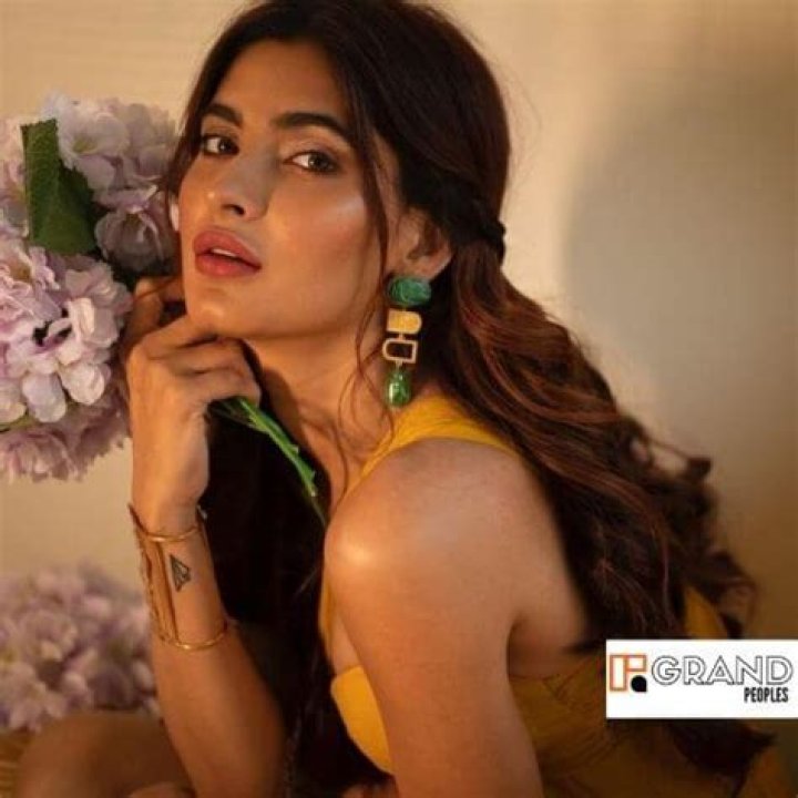 Karishma Sharma Height, Weight, Net Worth, Age, Birthday, Wikipedia, Who, Instagram, Biography