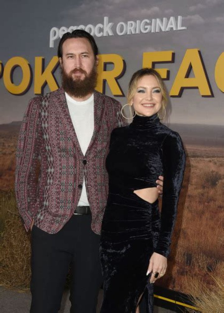 	Kate Hudson can’t figure out whether she wants a large or small wedding	