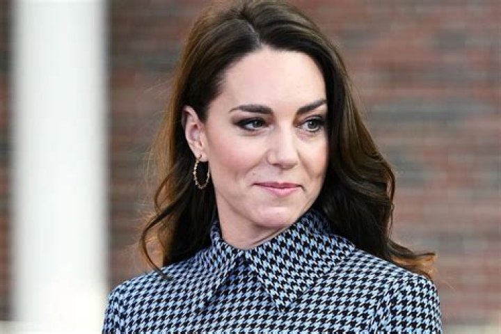 
Kate Middleton Wears Earrings Designed by Recipient of Business Loan from King Charles’ Prince’s Trust 