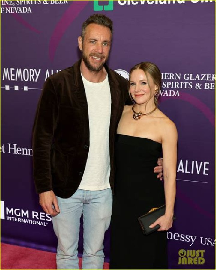 Kristen Bell & Dax Shepard really don’t bathe their kids until they stink, it’s not a joke