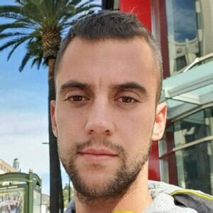 Laslo Djere - Age, Family, Bio