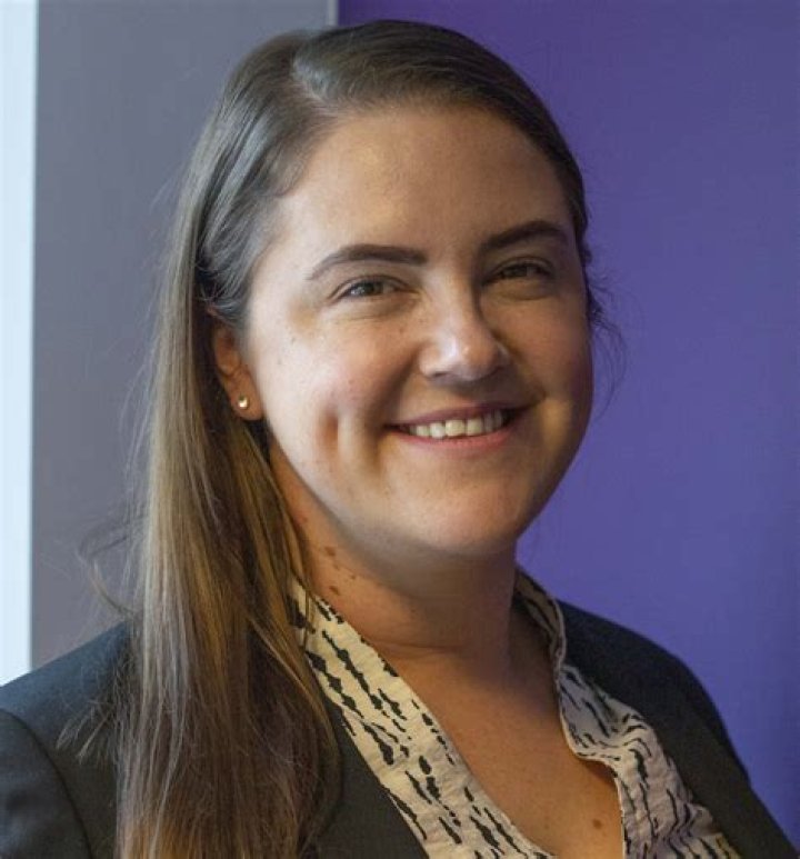 Lauren Searle - Age, Family, Bio