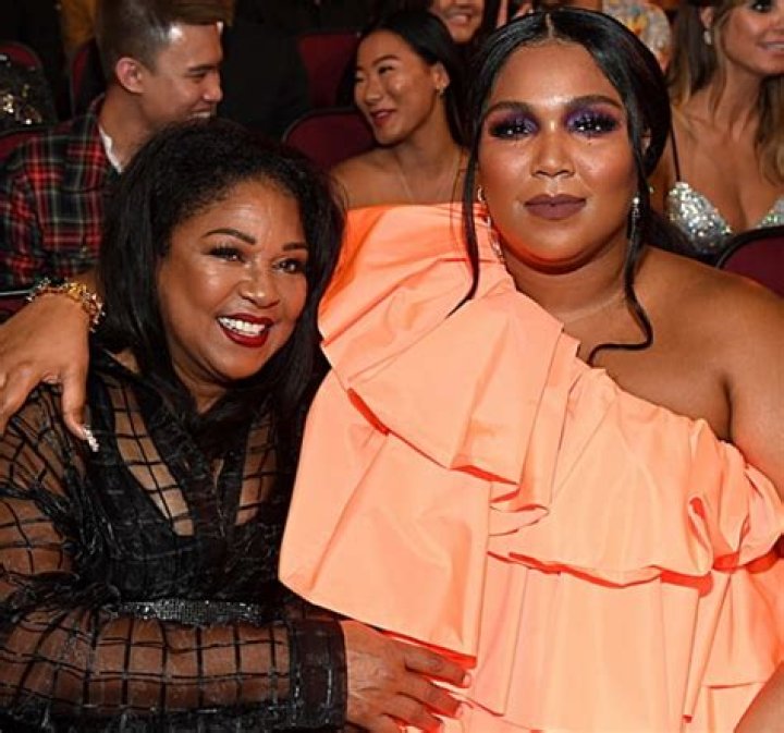 Lizzo Age, Net worth, Height, Boyfriend, Parents, Nationality, Education