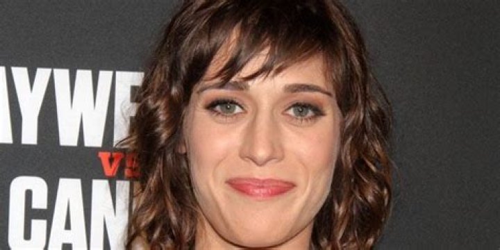 Lizzy Caplan - Age, Family, Bio