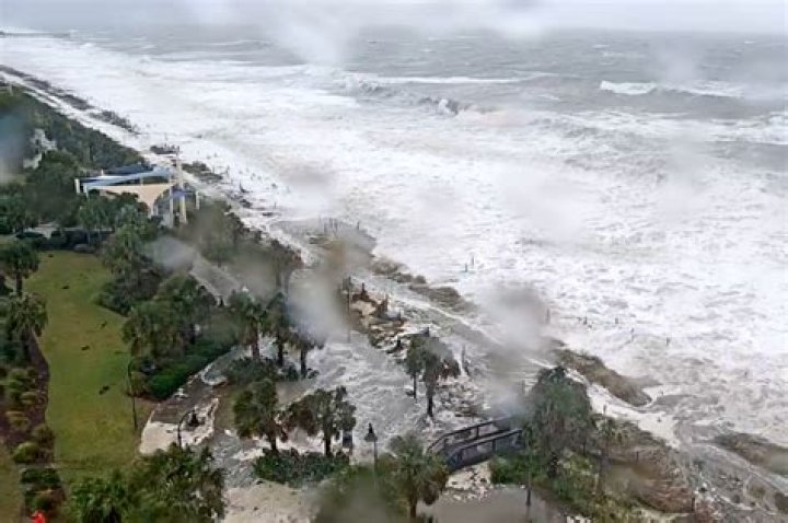 
Markell Hope killed trying to do handstand on balcony during Hurricane Ian 