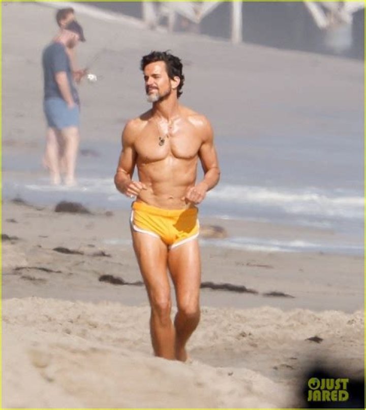 Matt Bomer is shirtless, damp & beautiful on vacation in Maui: would you hit it?