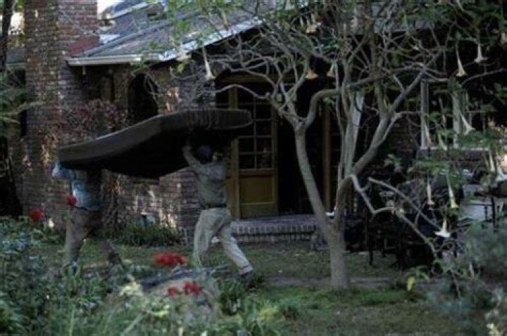 	Nick Nolte escapes from his burning Malibu home	