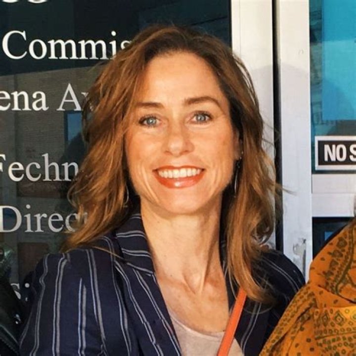 Nicole Oliver - Age, Family, Bio