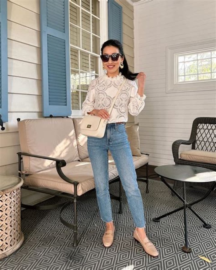 Office-appropriate springtime blouses and clothing recommendations