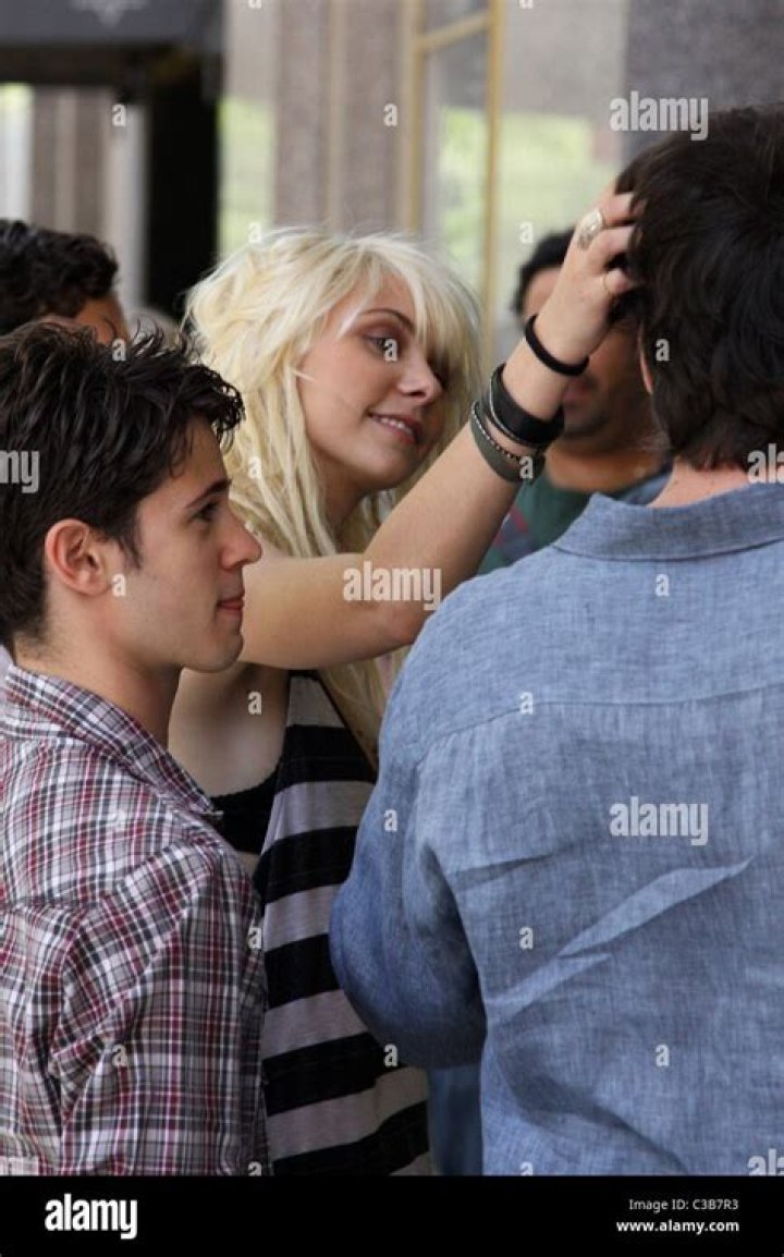 On-screen gay, Connor Paolo is speculated as gay in real life as well. Is this rumor true or he really has an affair?