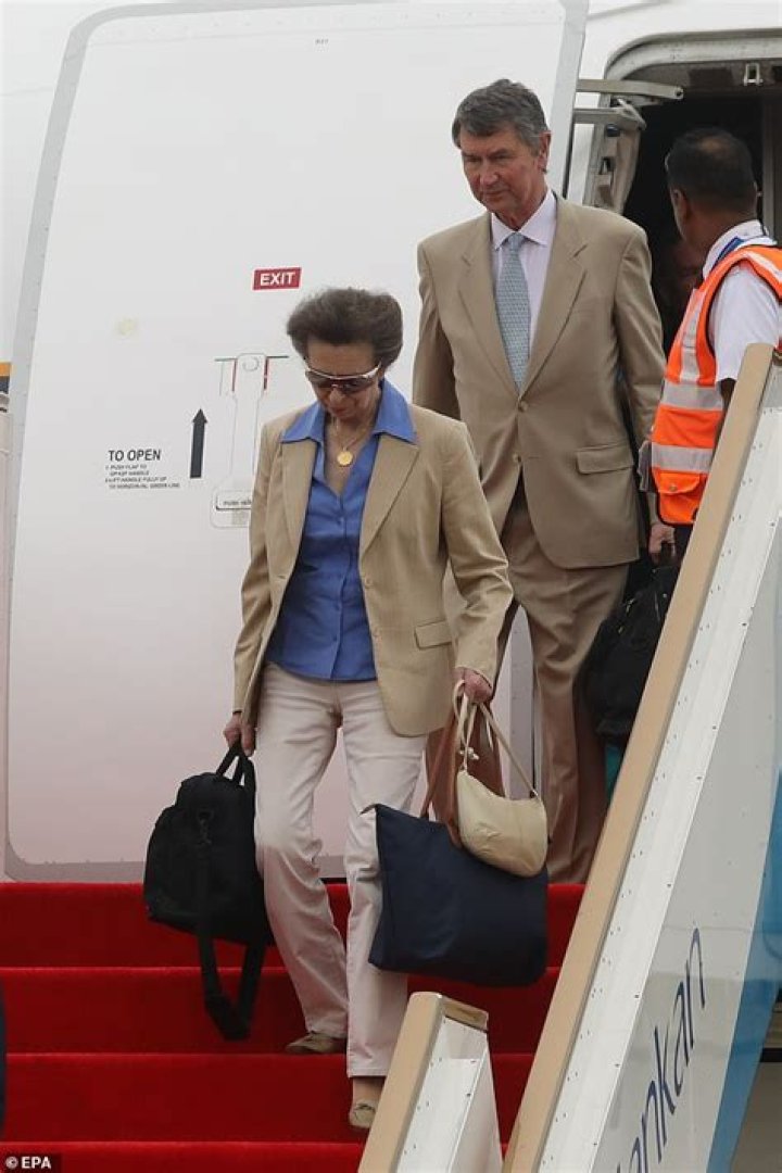 Princess Anne praised for carrying her own bags as she disembarked in Sri Lanka