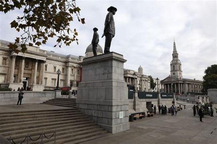 
Queen Elizabeth’s statue on Trafalgar Square wouldn’t be raised for now 