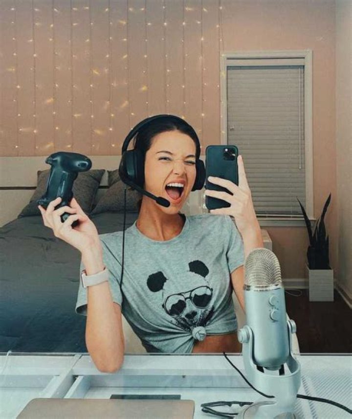 Romina Gafur Bio (Wiki) 