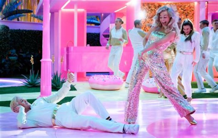 	Ryan Gosling organized Ken dancers to surprise Greta Gerwig for her birthday	