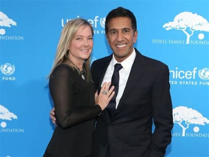 Sanjay Gupta Height, Weight, Net Worth, Age, Birthday, Wikipedia, Who, Nationality, Biography