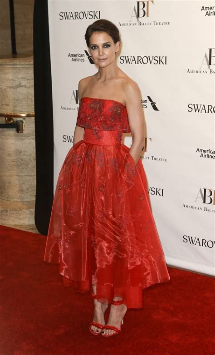 
Sarah Holmes Height, Weight, Net Worth, Age, Birthday, Wikipedia, Who, Nationality, Biography 