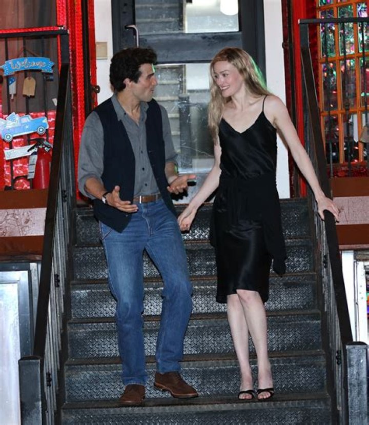 
Sarah Pidgeon And Her Boyfriend Caleb Harper Like Road Trips 